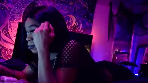 Snapshot of lewenskiimeranda chatting on 09-24-25, 10:35 luuluulewinskii online show from 09-24-25, 10:35