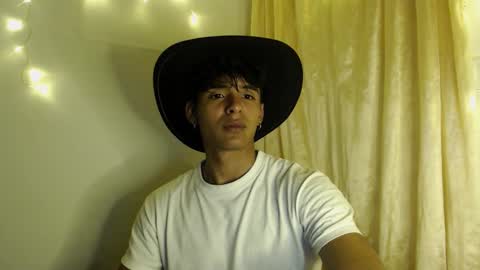 Snapshot of lewis_ly chatting on 01-09-26, 04:10 i am lewis ly EDUARDO MEMDOZA15 online show from 01-09-26, 04:10