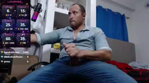 Snapshot of lewislamxxx chatting on 12-27-24, 10:05 Lewis online show from 12-27-24, 10:05