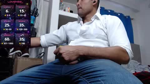 Snapshot of lewislamxxx chatting on 03-08-25, 07:53 Lewis online show from 03-08-25, 07:53