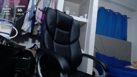 Snapshot of lewislamxxx chatting on 09-20-25, 09:49 Lewis online show from 09-20-25, 09:49