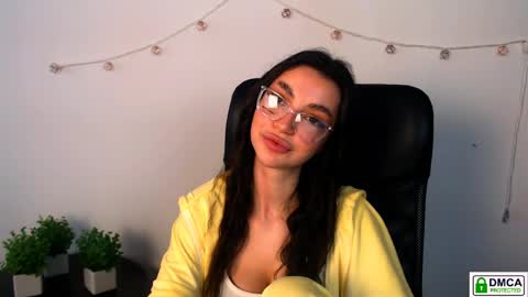 Alexia online show from 04-25-26, 01:41