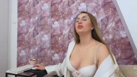 LEXXY online show from 01-16-25, 05:32