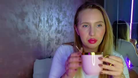 LEXXY online show from 11-27-25, 05:42