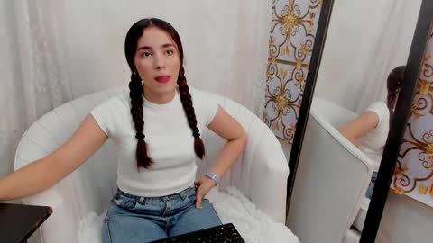 LexiCutee online show from 05-18-26, 07:09
