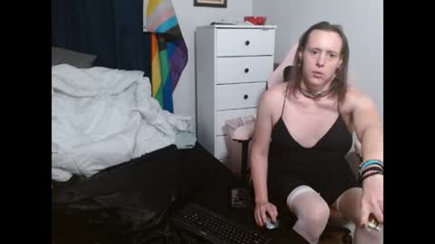 Snapshot of lexithrace chatting on 07-19-26, 08:40 Lexi Doll online show from 07-19-26, 08:40