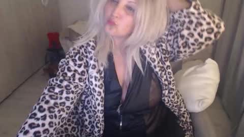Snapshot of lexxa_blond chatting on 04-24-26, 12:57 Hannah online show from 04-24-26, 12:57