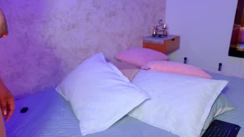 lexy and mia online show from 05-18-26, 04:07