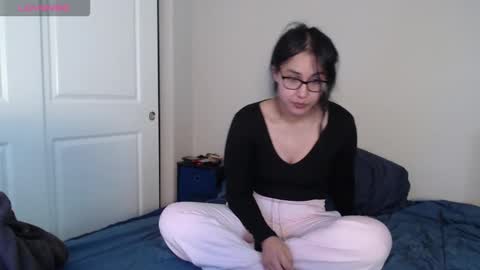 Snapshot of lexyvalentine chatting on 03-18-26, 10:35 Mai online show from 03-18-26, 10:35
