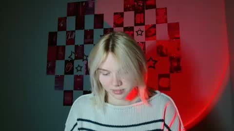 Leyla online show from 11-17-25, 07:03