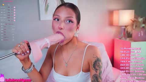Snapshot of leylabrooklyn chatting on 09-25-25, 07:17 Sofa 3 online show from 09-25-25, 07:17