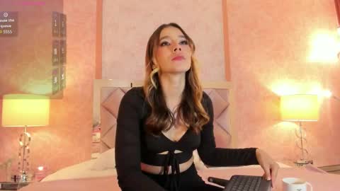 Snapshot of lezy_ chatting on 11-18-25, 07:51 LEZY online show from 11-18-25, 07:51