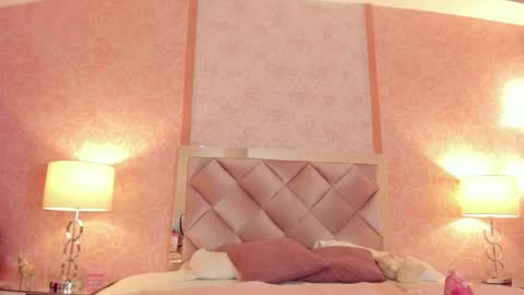 Snapshot of lezy_ chatting on 11-20-25, 07:35 LEZY online show from 11-20-25, 07:35