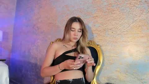 Snapshot of lezy_ chatting on 12-03-25, 07:45 LEZY online show from 12-03-25, 07:45