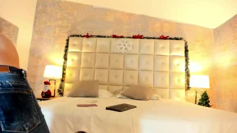 Snapshot of lezy_ chatting on 12-20-25, 07:54 LEZY online show from 12-20-25, 07:54