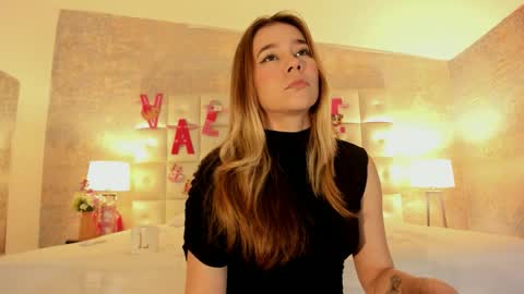 Snapshot of lezy_ chatting on 02-15-26, 07:32 LEZY online show from 02-15-26, 07:32