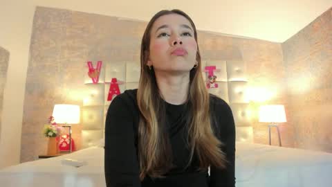 Snapshot of lezy_ chatting on 02-16-26, 07:32 LEZY online show from 02-16-26, 07:32