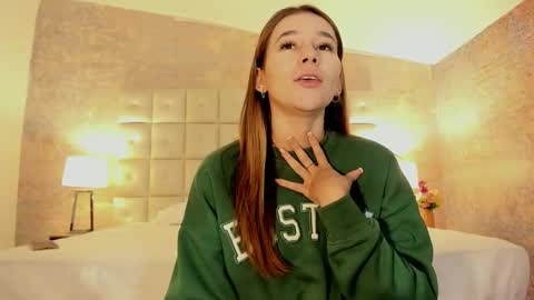 Snapshot of lezy_ chatting on 03-08-26, 08:56 LEZY online show from 03-08-26, 08:56