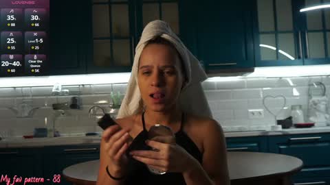 Snapshot of li_queen_ chatting on 12-16-24, 08:20 Hey Im Alexa tg online show from 12-16-24, 08:20