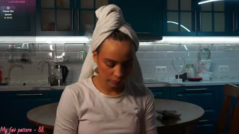 Snapshot of li_queen_ chatting on 12-24-24, 11:49 Hey Im Alexa tg online show from 12-24-24, 11:49