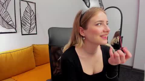 Lia online show from 04-21-26, 02:15