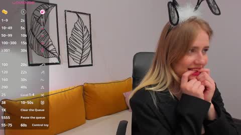 Lia online show from 04-30-26, 03:13