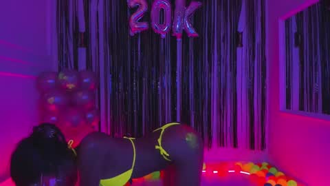 Lia online show from 01-24-25, 05:21
