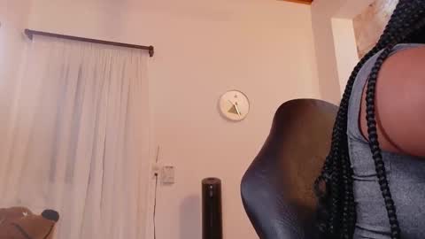 lia_mariana online show from 11-09-25, 10:19