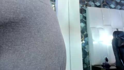 Snapshot of lia_mariana chatting on 06-19-26, 05:45 lia_mariana online show from 06-19-26, 05:45