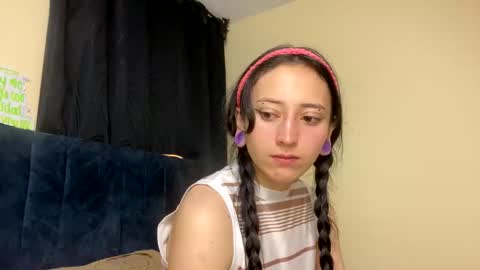 Snapshot of lia_queen610 chatting on 02-04-26, 12:38 Little Queen Lia online show from 02-04-26, 12:38