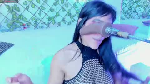 Snapshot of liaagener chatting on 07-28-26, 01:12 Liaa online show from 07-28-26, 01:12