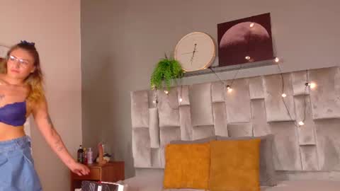 Snapshot of liaamoretti__ chatting on 07-10-26, 02:49 L I A online show from 07-10-26, 02:49