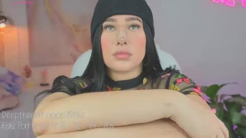 Snapshot of liacox chatting on 09-13-25, 03:17 Lia Cox online show from 09-13-25, 03:17