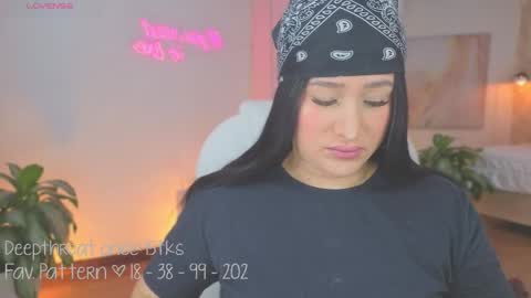 Snapshot of liacox chatting on 10-02-25, 03:02 Lia Cox online show from 10-02-25, 03:02