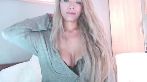 Lia Divina online show from 12-01-25, 03:33