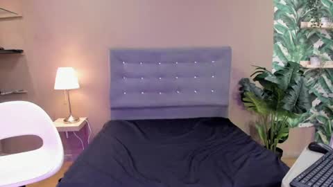 Snapshot of liahkiss_ chatting on 04-27-26, 12:14 Lia online show from 04-27-26, 12:14