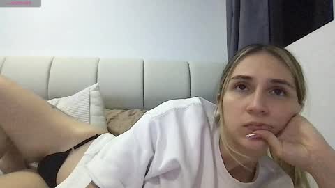 Snapshot of liahrommie chatting on 03-12-26, 01:56 Amy online show from 03-12-26, 01:56