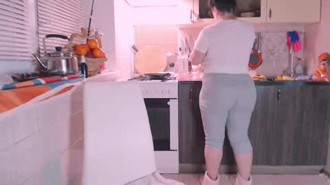 miss Lia  colection for travel online show from 12-19-24, 07:18