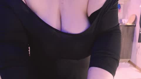 miss Lia  colection for travel online show from 01-07-25, 05:09