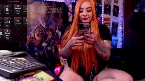 LiaKoy online show from 10-31-25, 01:06