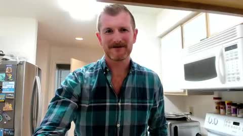 Snapshot of liam_1985 chatting on 02-15-25, 01:10 Liam online show from 02-15-25, 01:10