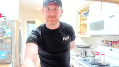 Snapshot of liam_1985 chatting on 02-26-25, 02:37 Liam online show from 02-26-25, 02:37