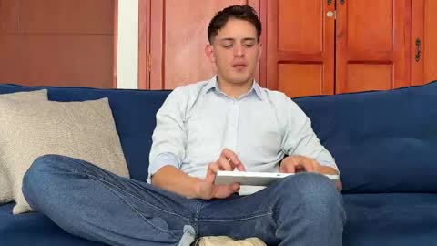 Snapshot of liam_enzho chatting on 05-21-26, 02:46 Liam online show from 05-21-26, 02:46
