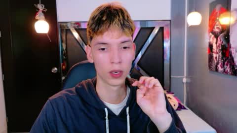 liam_green1 online show from 02-25-26, 07:23