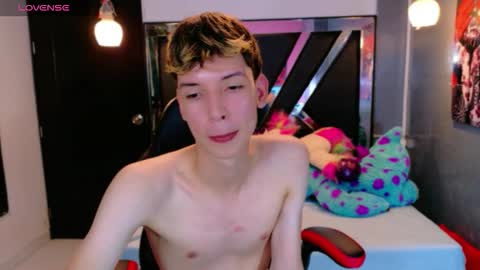 liam_green1 online show from 03-04-26, 07:20