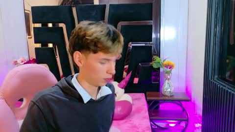 liam_green1 online show from 03-13-26, 12:56