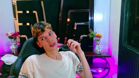 liam_green1 online show from 03-14-26, 05:51