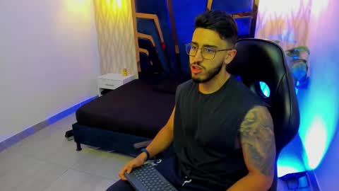 LIAM KLEIN online show from 12-19-25, 11:28