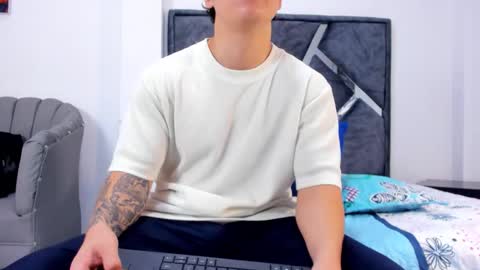 Snapshot of liam_saint chatting on 02-04-26, 12:11 Call me Lian online show from 02-04-26, 12:11