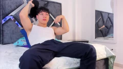 Snapshot of liam_saint chatting on 02-12-26, 12:11 Call me Lian online show from 02-12-26, 12:11